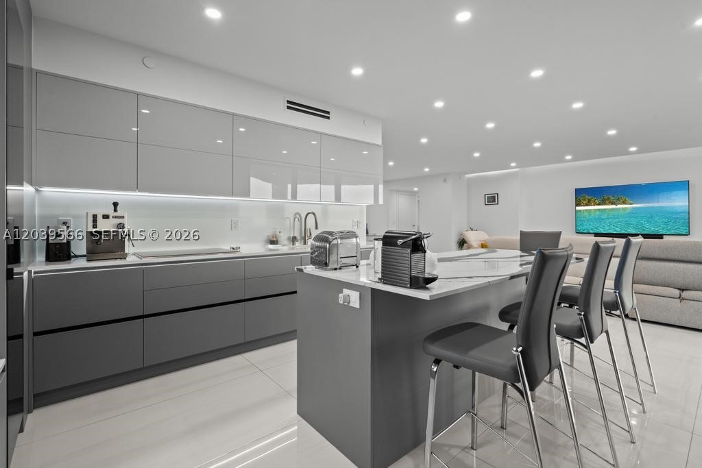 MARINA TOWER CONDO - Residential