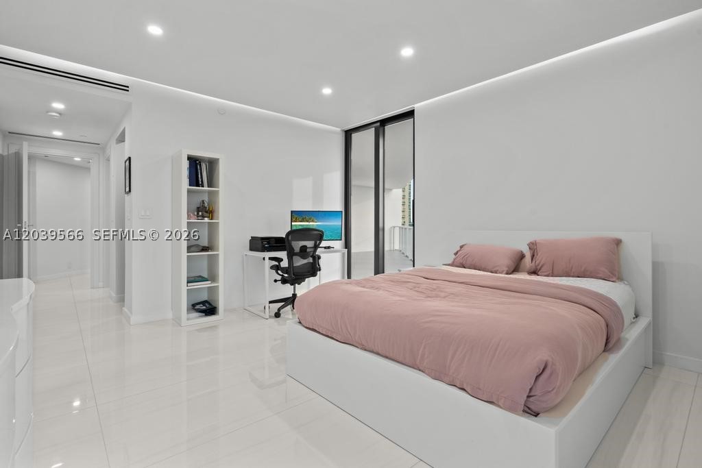 MARINA TOWER CONDO - Residential