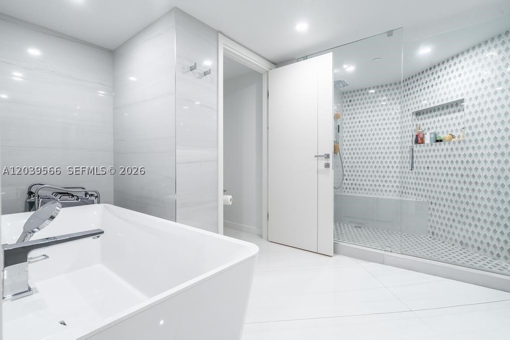 MARINA TOWER CONDO - Residential