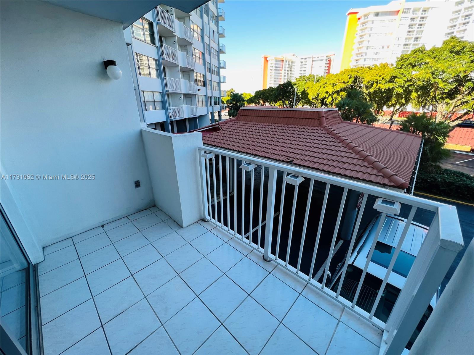 WILSHIRE CONDO - Residential Lease