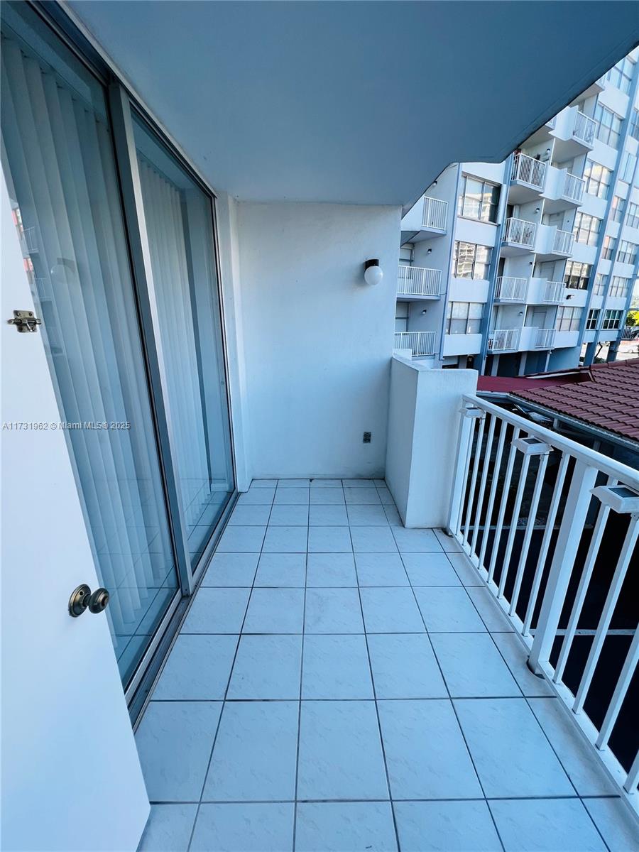 WILSHIRE CONDO - Residential Lease
