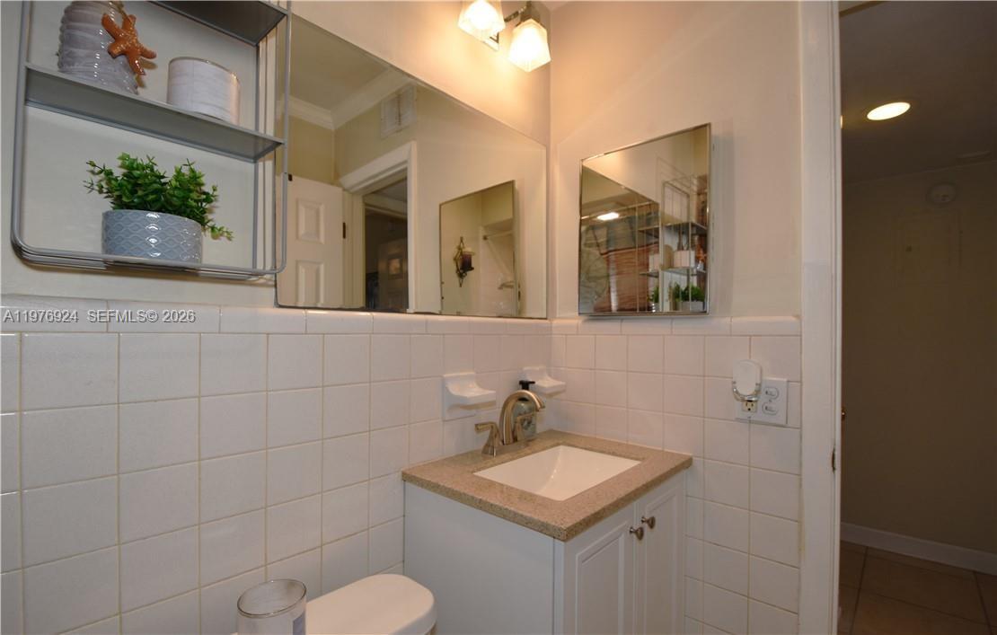 WINDSOR COURT CONDOMINIUM - Residential