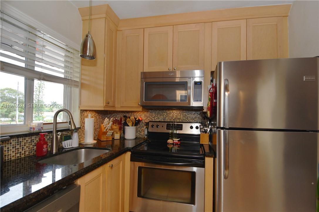 WINDSOR COURT CONDOMINIUM - Residential