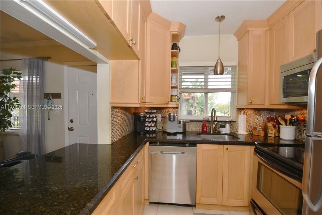 WINDSOR COURT CONDOMINIUM - Residential