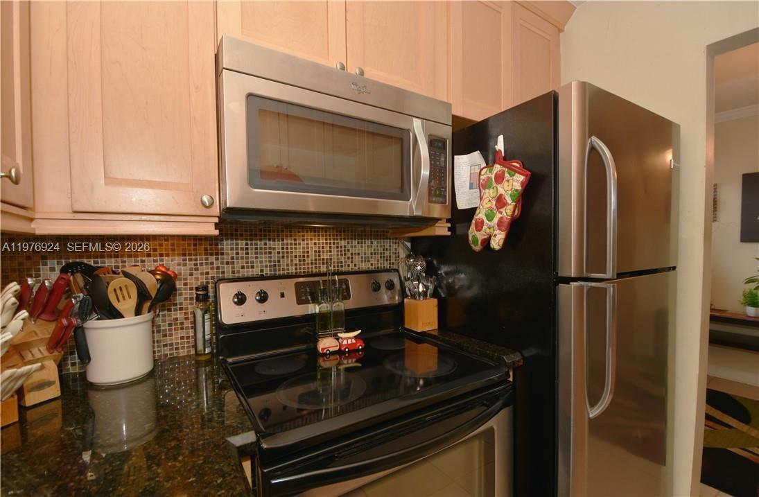 WINDSOR COURT CONDOMINIUM - Residential
