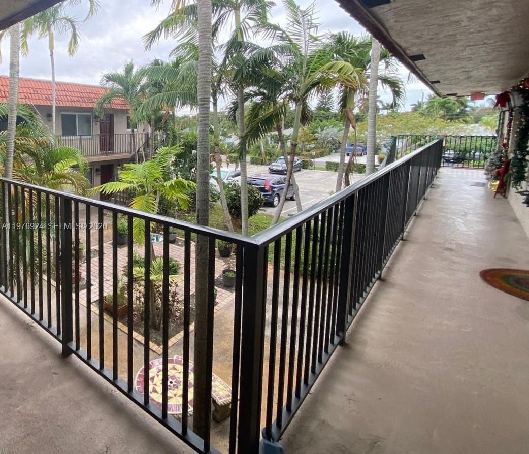 Welcome to Windsor Court, a well-maintained boutique-style community in the heart of Fort Lauderdale. This charming 2-bedroom, 1-bathroom corner condo is filled with natural light thanks to its extra windows and bright, open layout. The unit features a renovated kitchen with stainless steel appliances, tile flooring throughout, a separate dining area, and a spacious walk-in closet in the primary bedroom.
The community is located in a quiet neighborhood and offers a beautiful heated pool and a warm, welcoming atmosphere. Its prime Fort Lauderdale location places you just minutes from the beach, Las Olas Boulevard, shopping, restaurants, nightlife, schools, major highways, and the airport.
Pet-friendly community. Annual rentals permitted after one year of ownership. Currently tenant-occupied, making it an excellent investment opportunity.