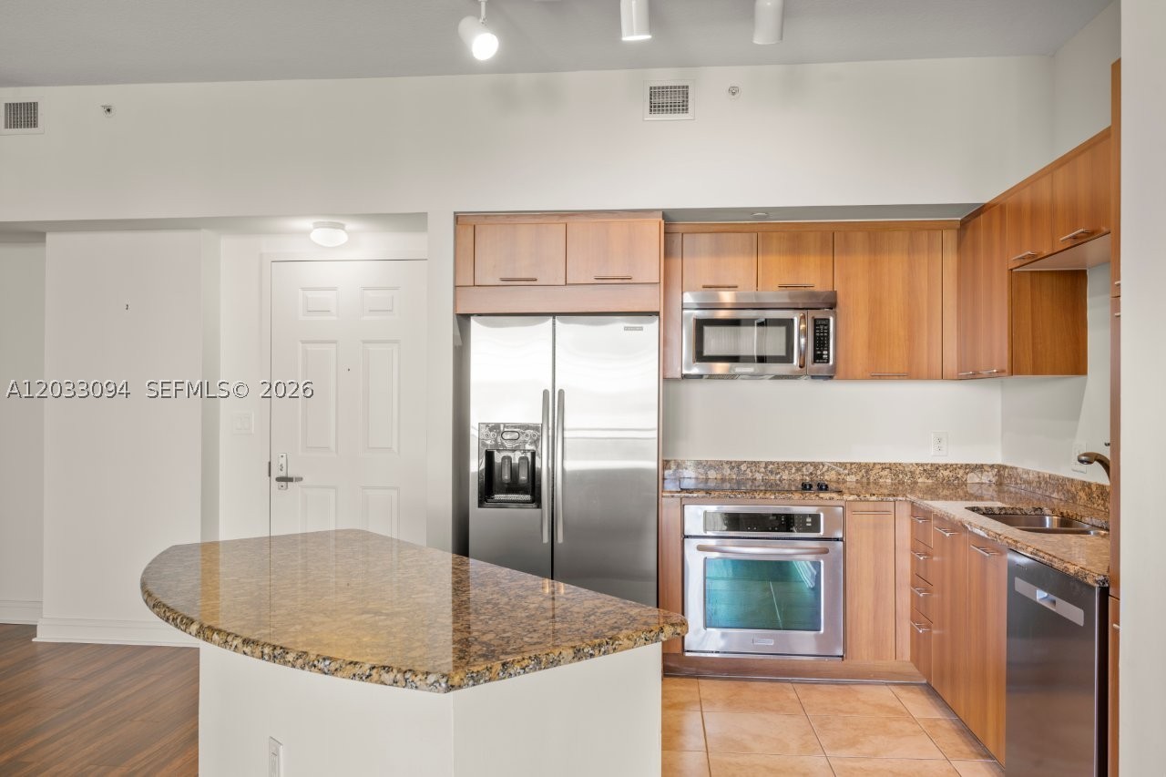 VERANDA CONDO - Residential Lease
