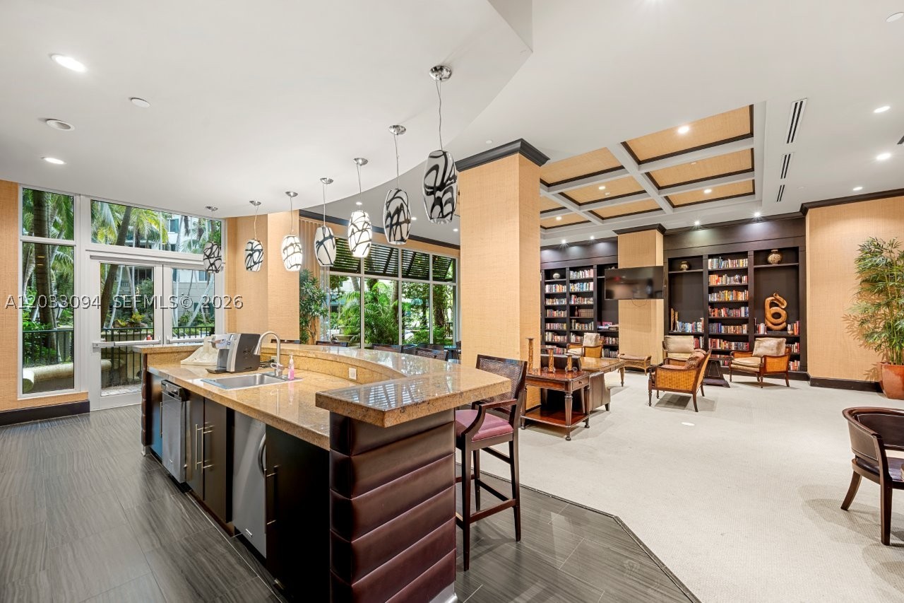 VERANDA CONDO - Residential Lease