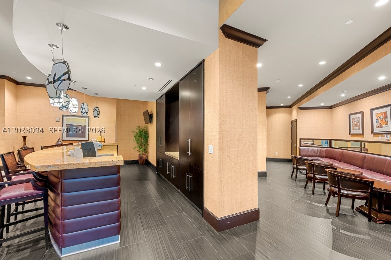 VERANDA CONDO - Residential Lease