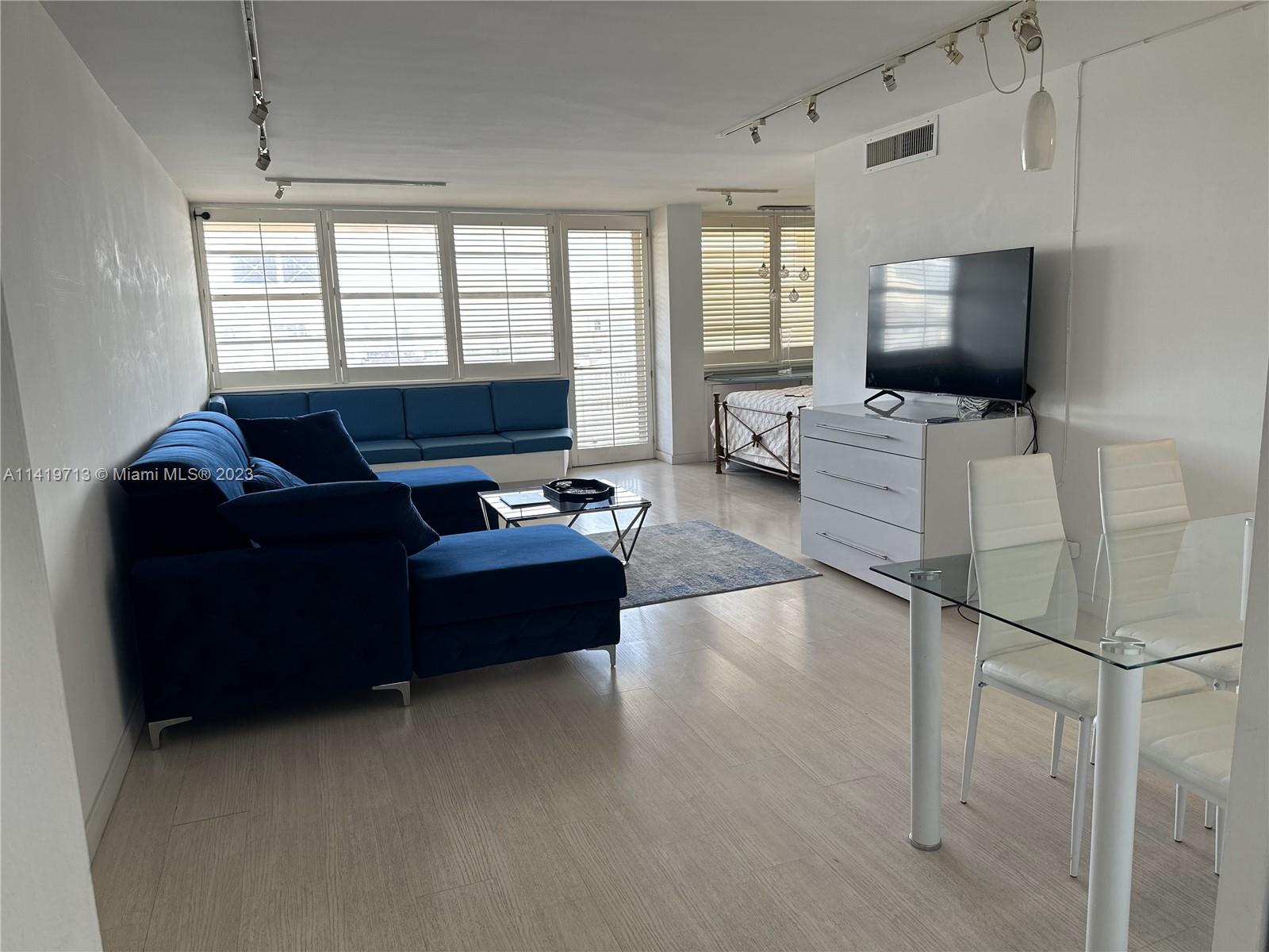 WINSTON TOWERS 200 - Residential Lease