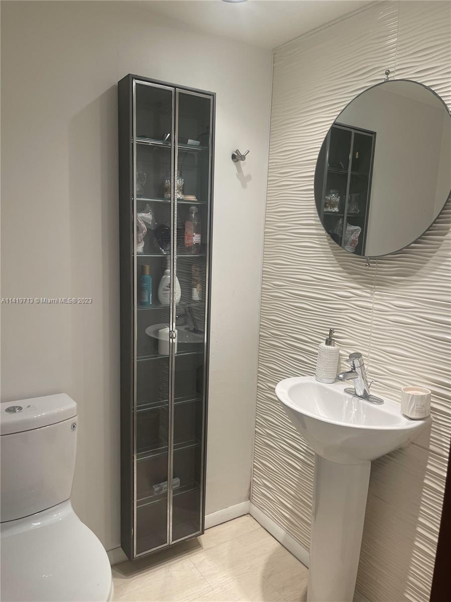WINSTON TOWERS 200 - Residential Lease