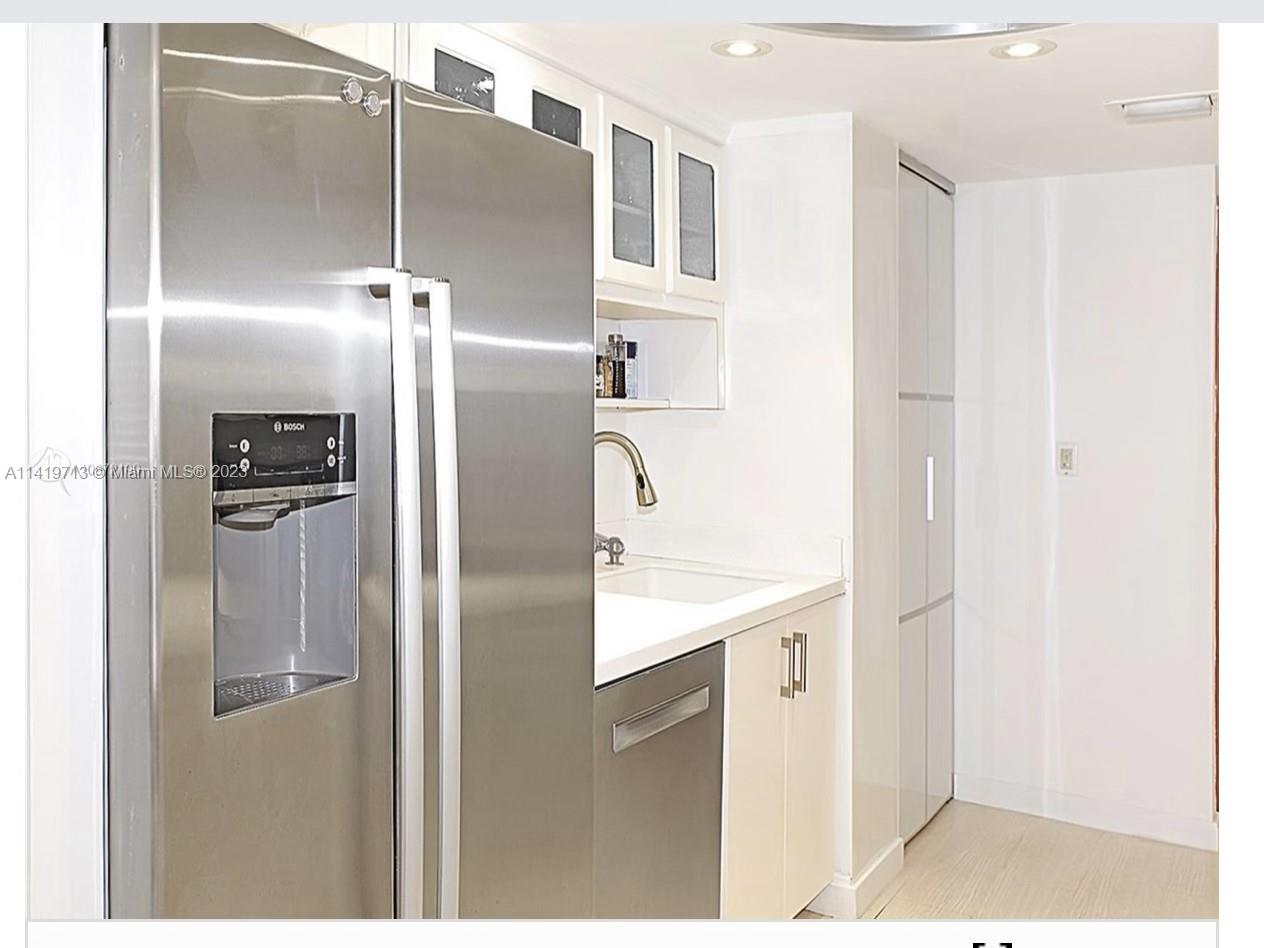 WINSTON TOWERS 200 - Residential Lease