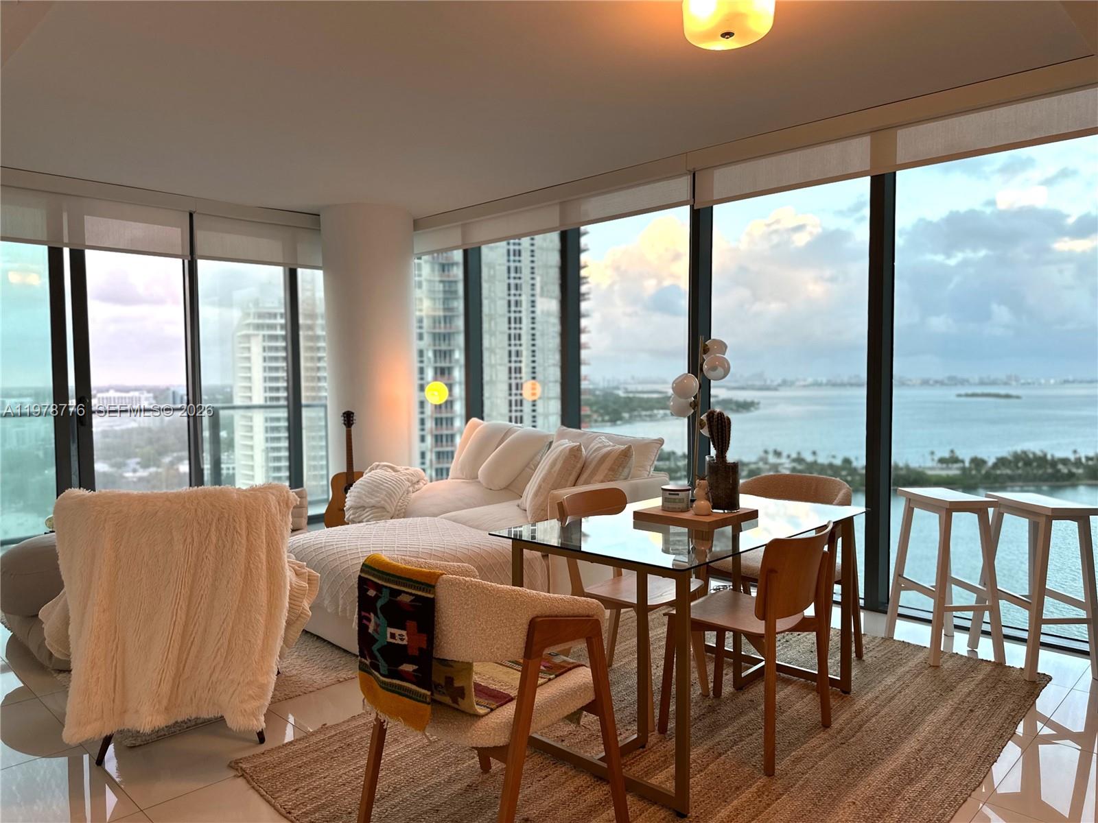 PARAISO BAY CONDO - Residential