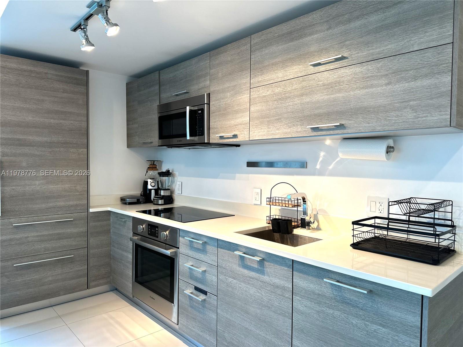PARAISO BAY CONDO - Residential