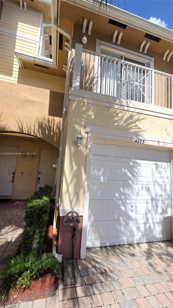 COUNTRY WESTERN STORE - Residential Lease