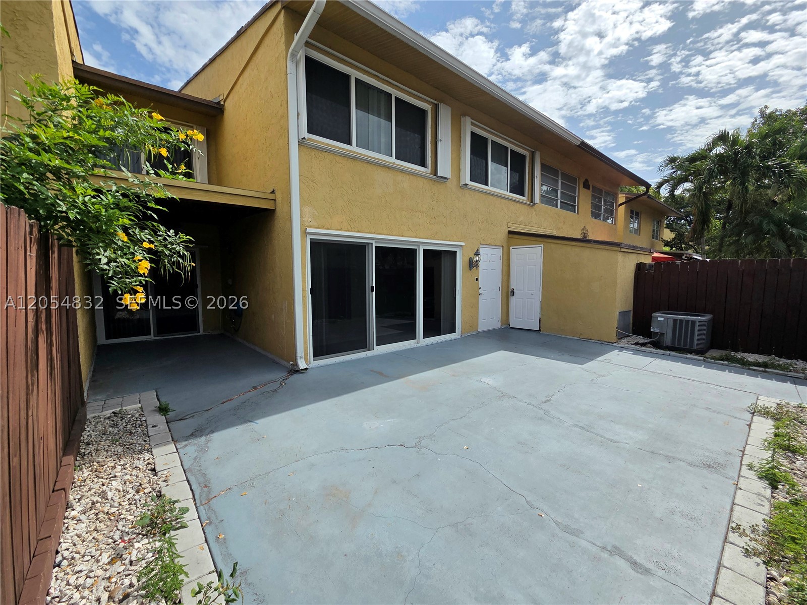 CONTINUUM CONDO PH II - Residential