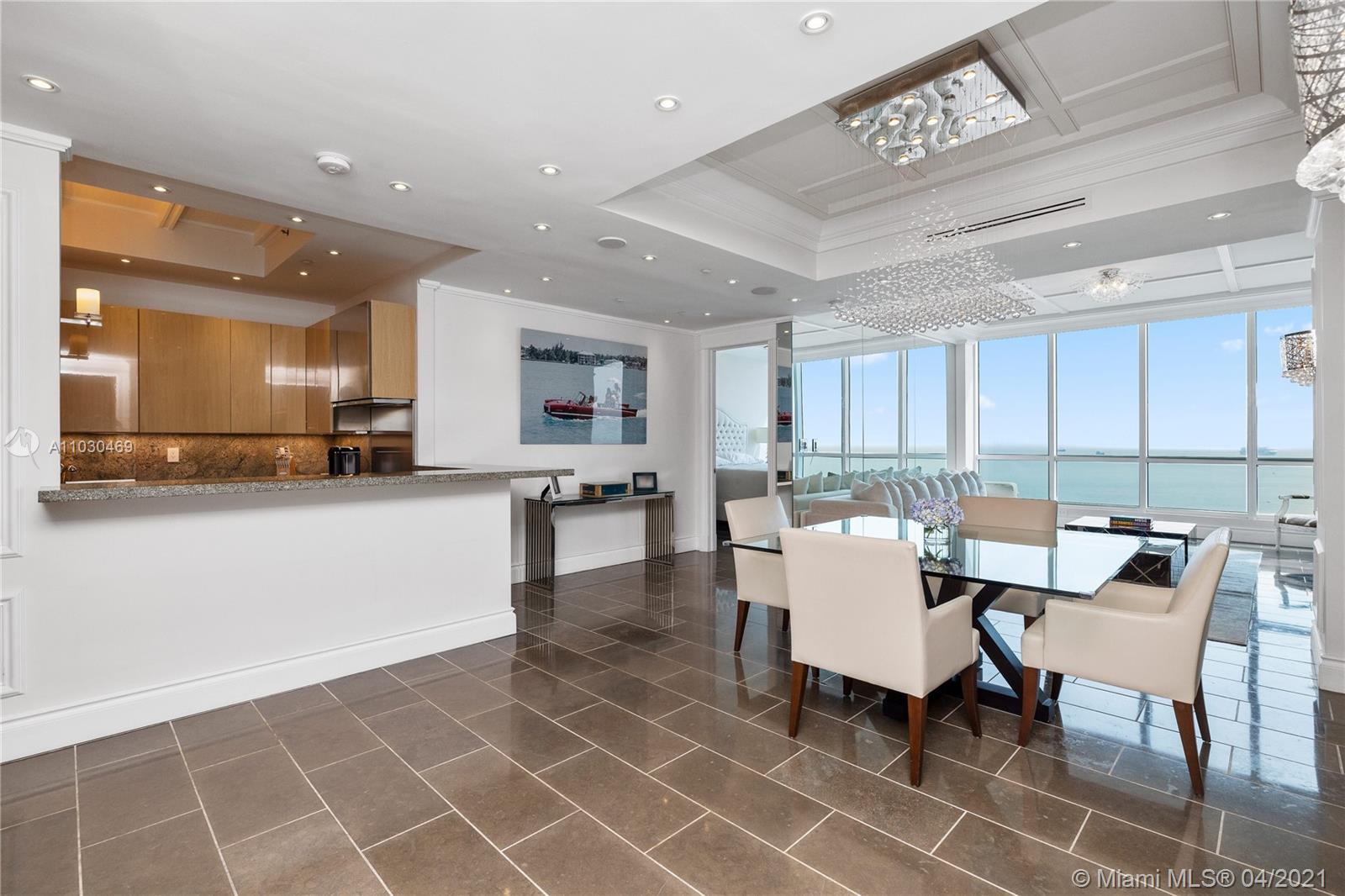 CONTINUUM ON SOUTH BEACH - Residential