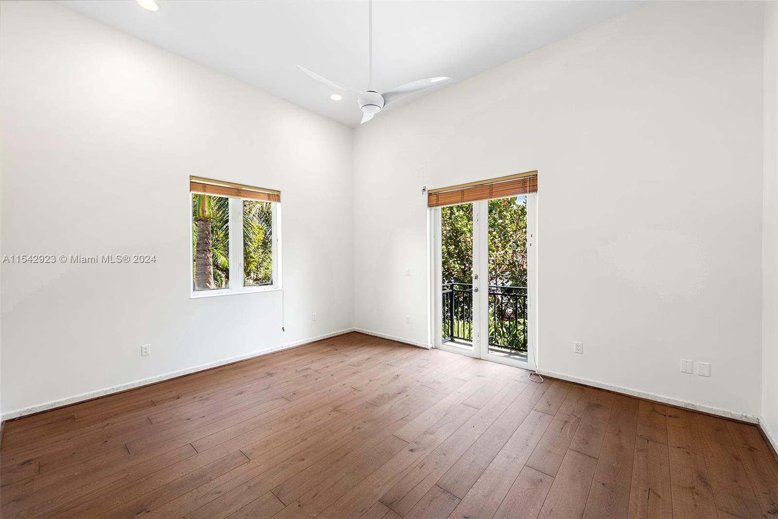 GOLDEN BEACH SEC C - Residential