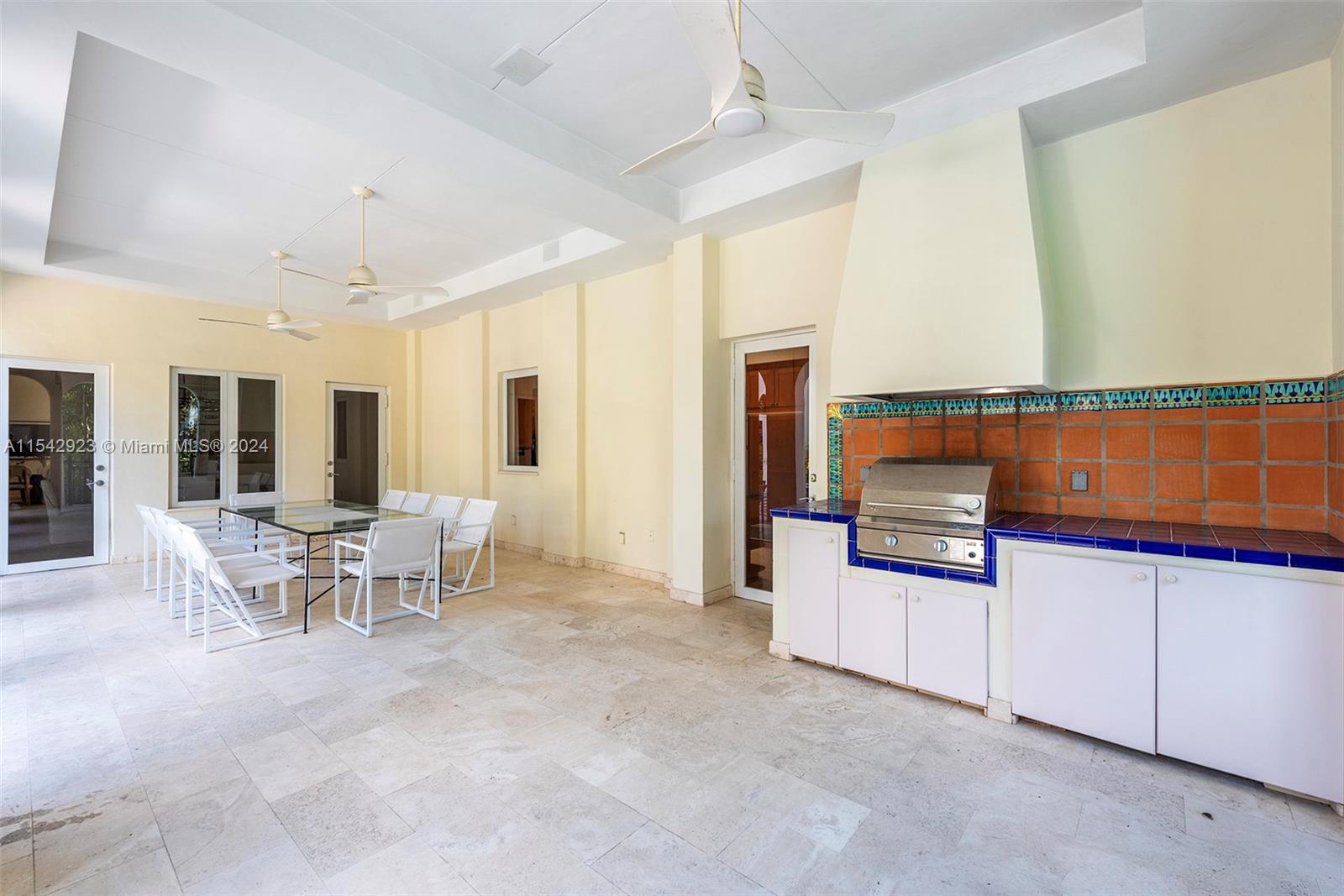 GOLDEN BEACH SEC C - Residential
