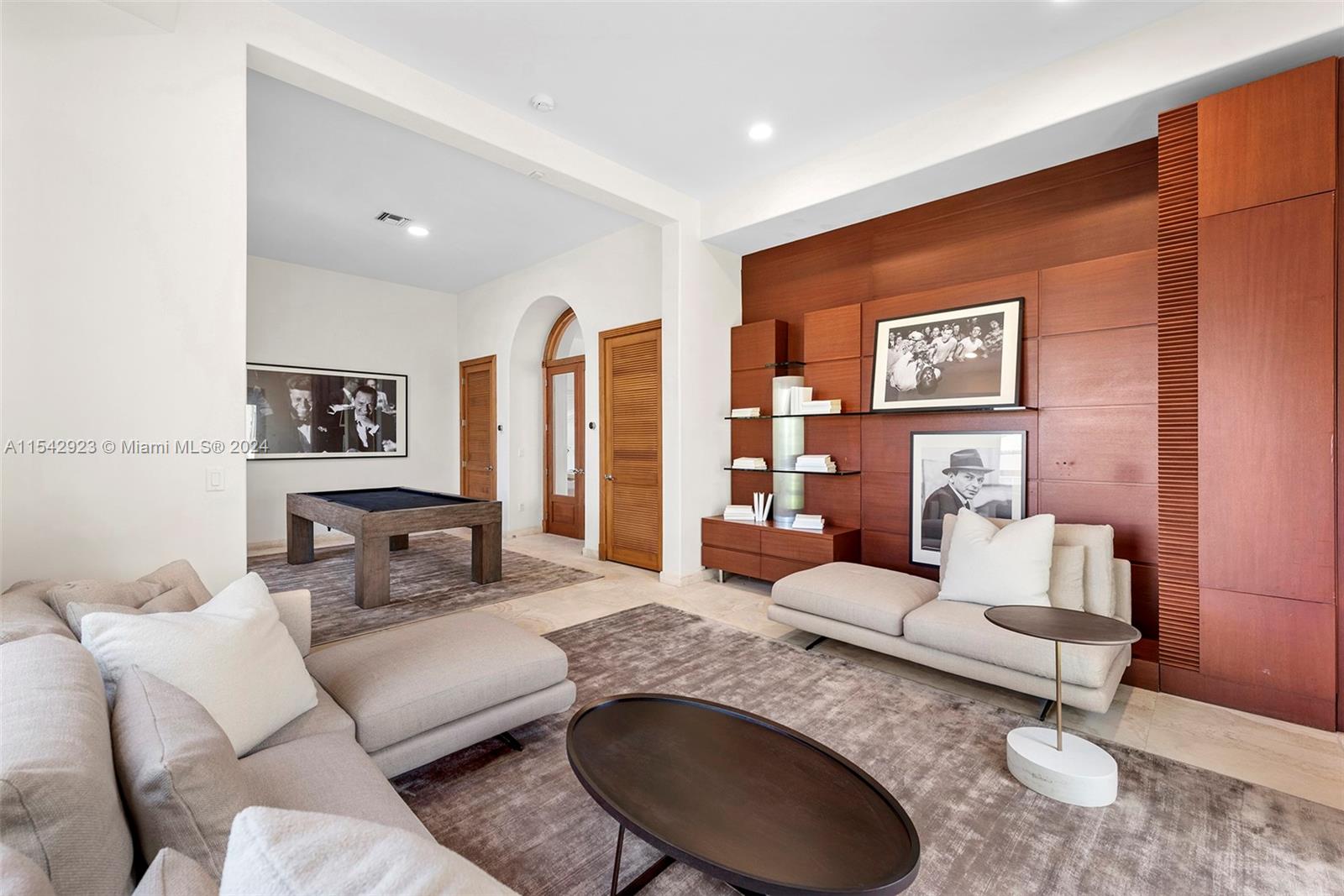 GOLDEN BEACH SEC C - Residential