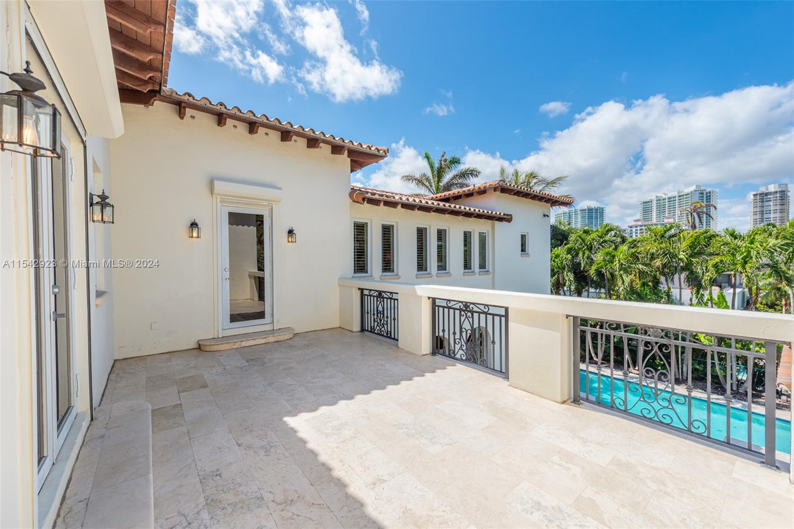 GOLDEN BEACH SEC C - Residential