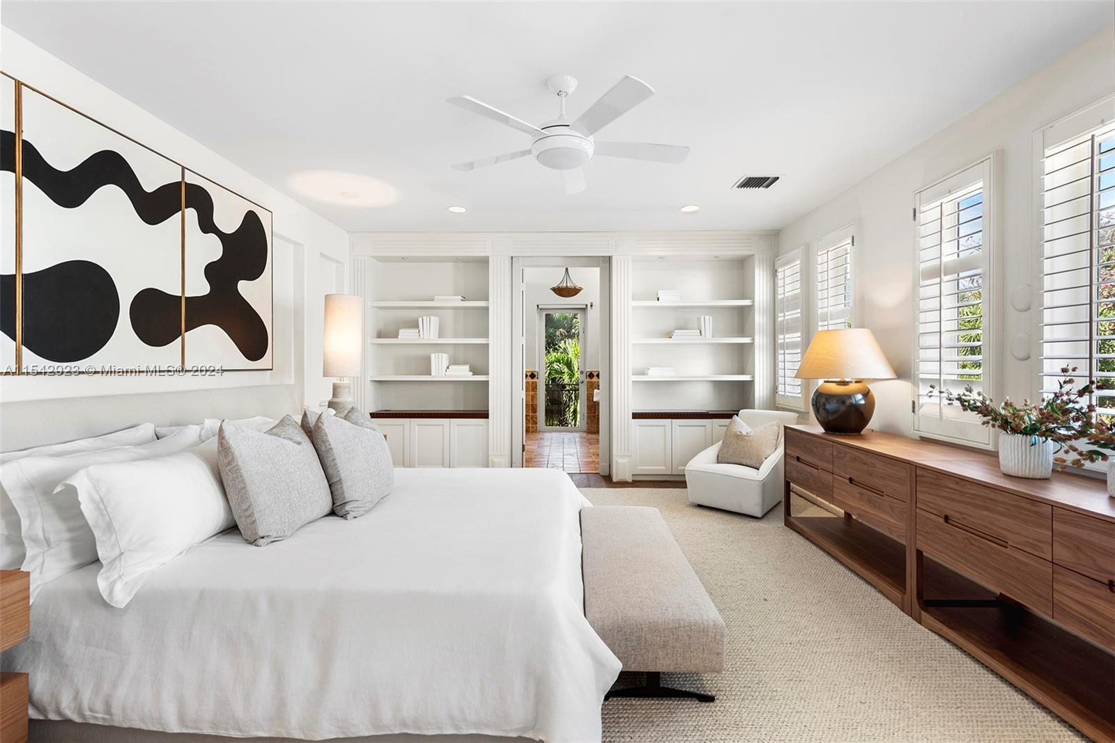 GOLDEN BEACH SEC C - Residential