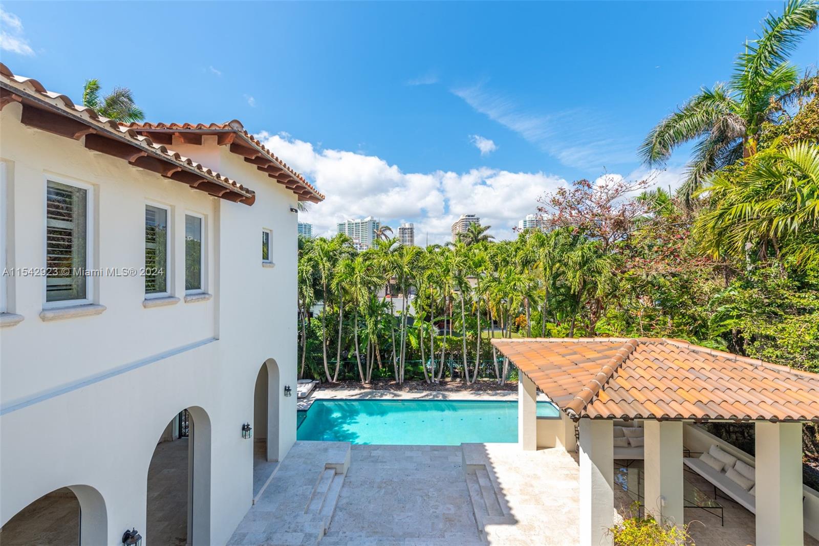 GOLDEN BEACH SEC C - Residential