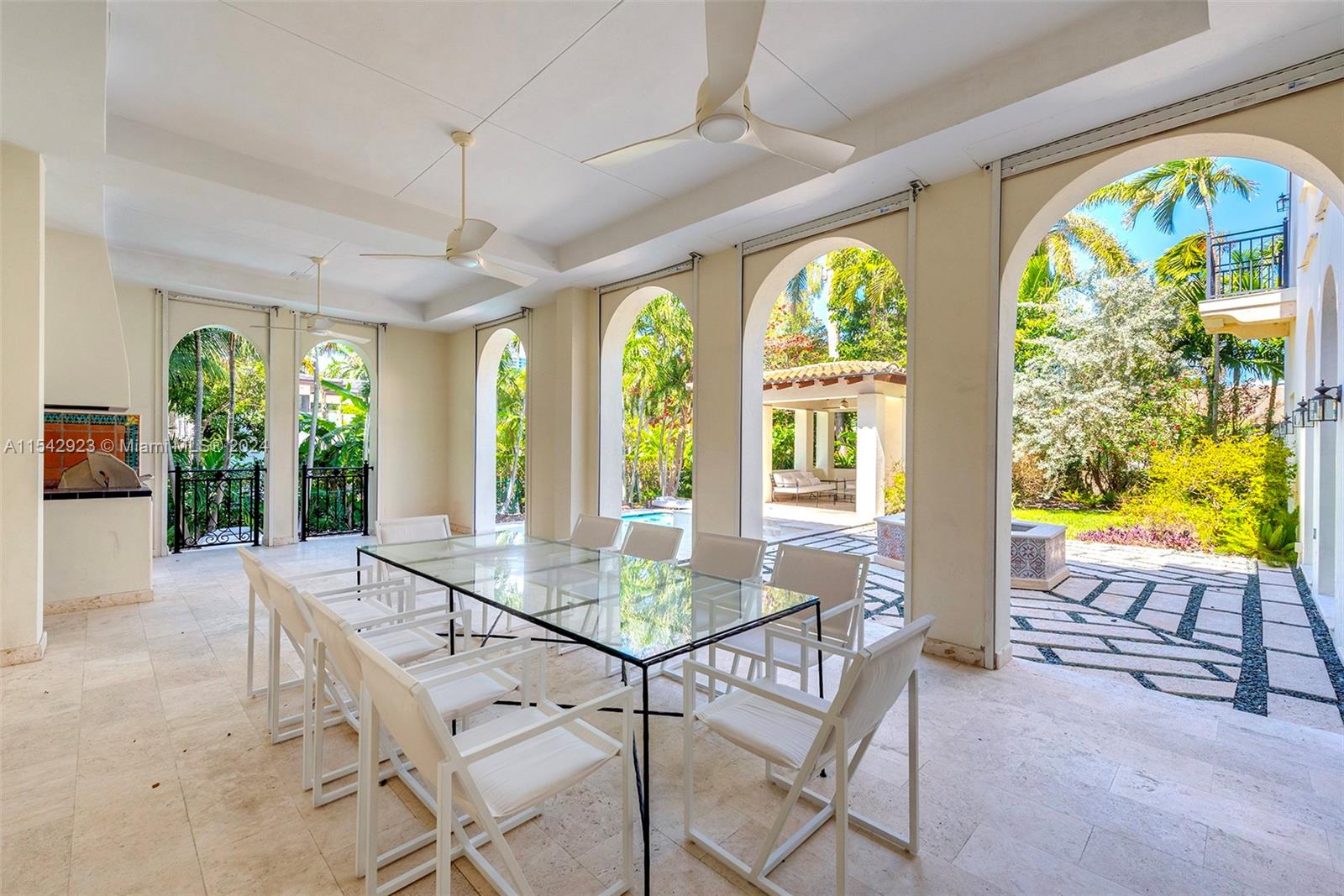 GOLDEN BEACH SEC C - Residential