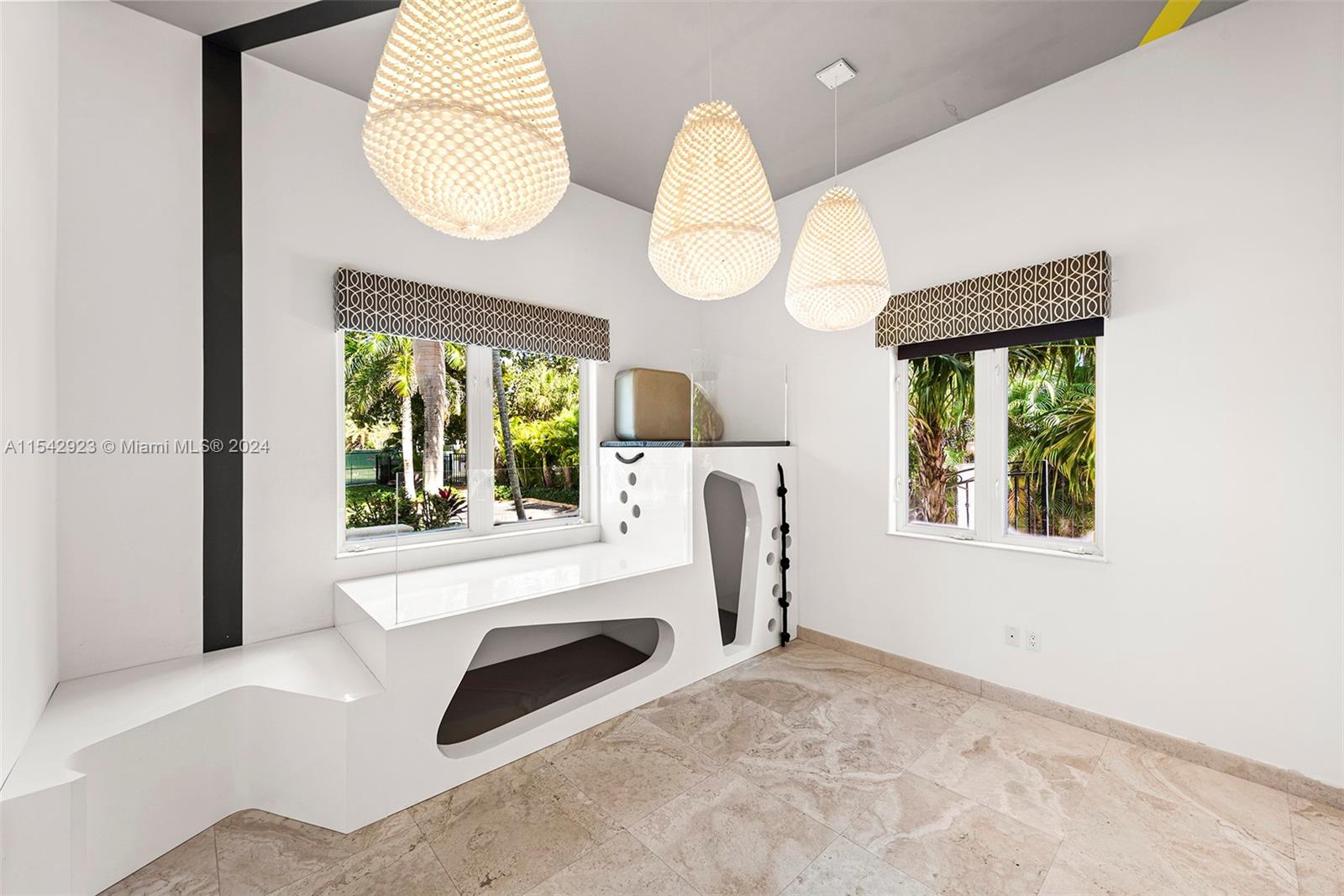 GOLDEN BEACH SEC C - Residential