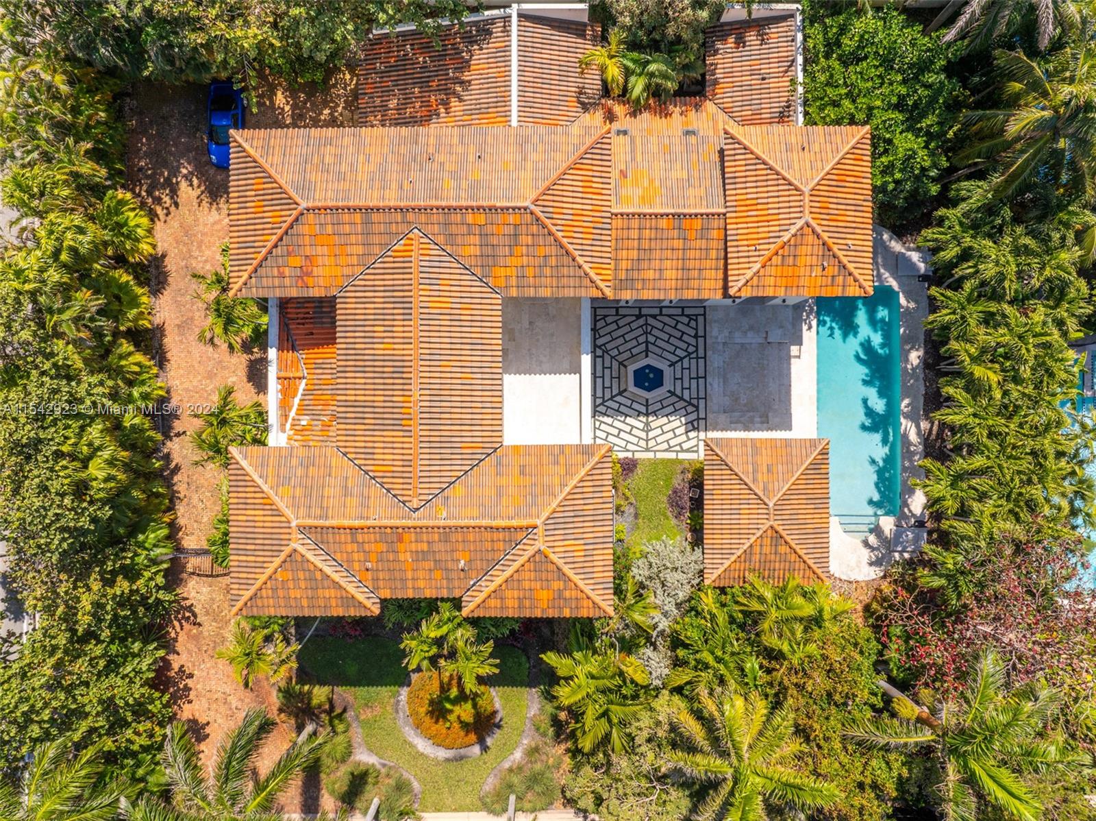 GOLDEN BEACH SEC C - Residential
