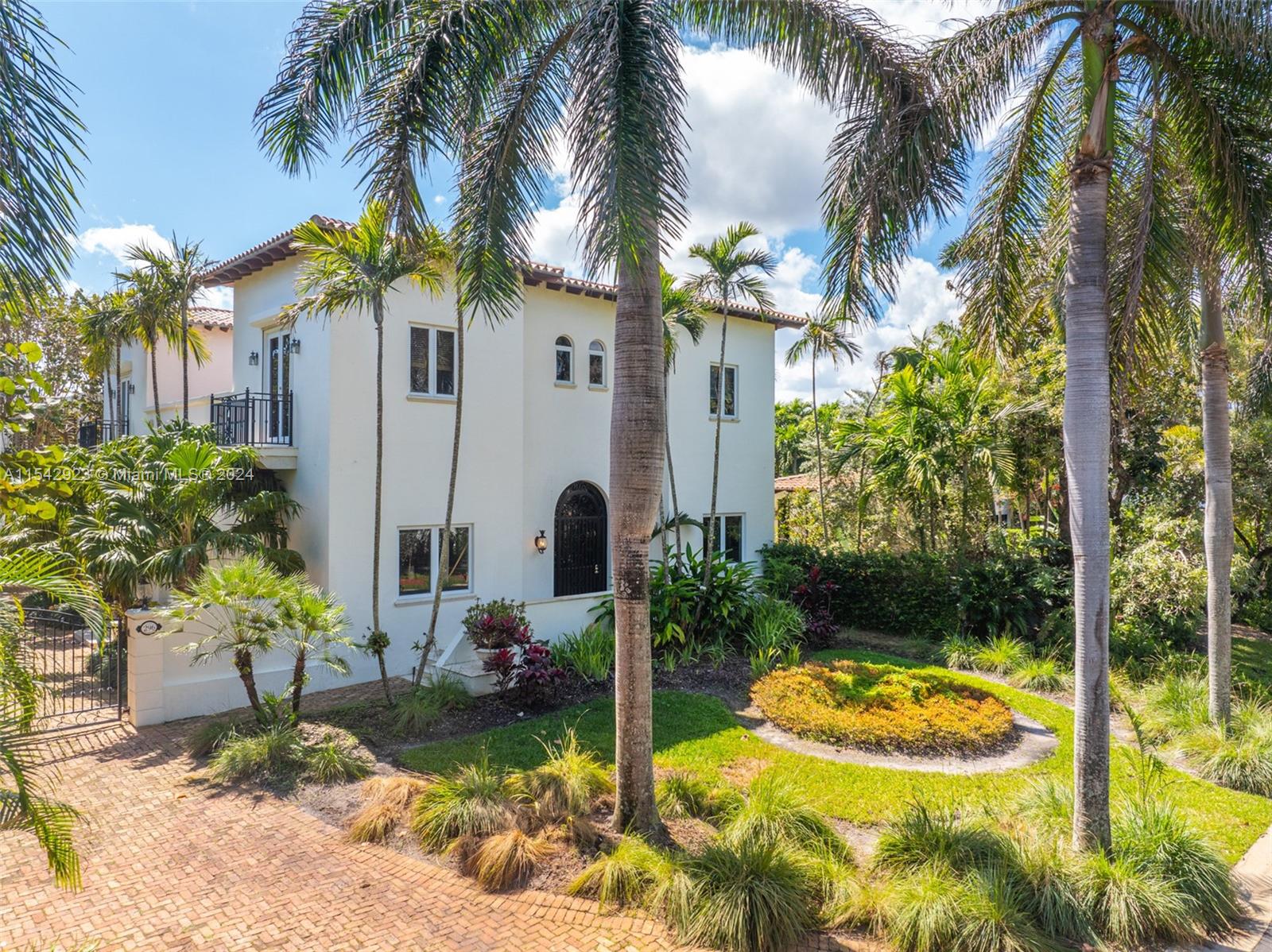 GOLDEN BEACH SEC C - Residential