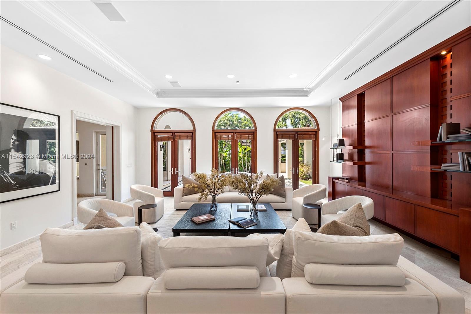 GOLDEN BEACH SEC C - Residential