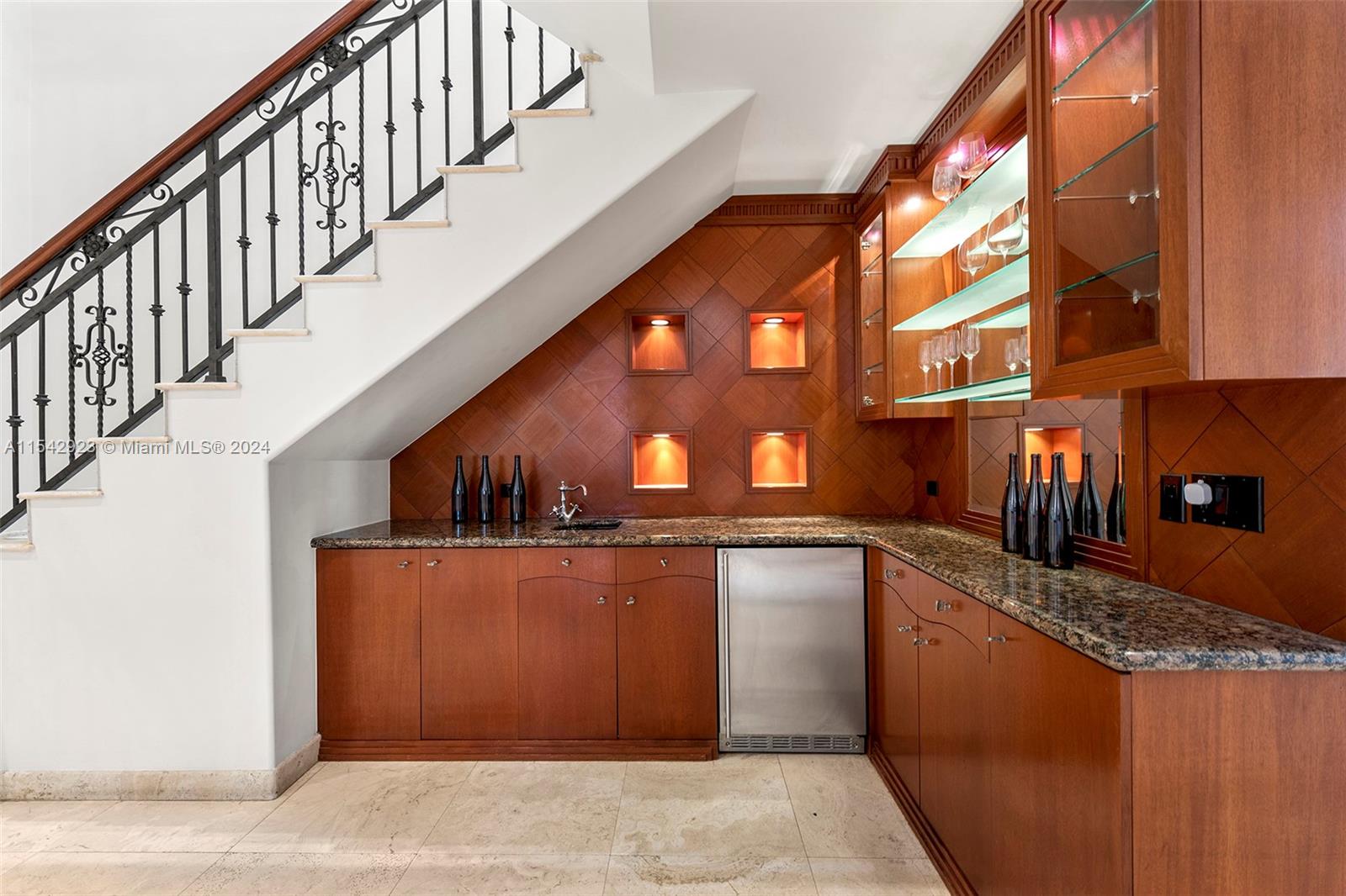 GOLDEN BEACH SEC C - Residential