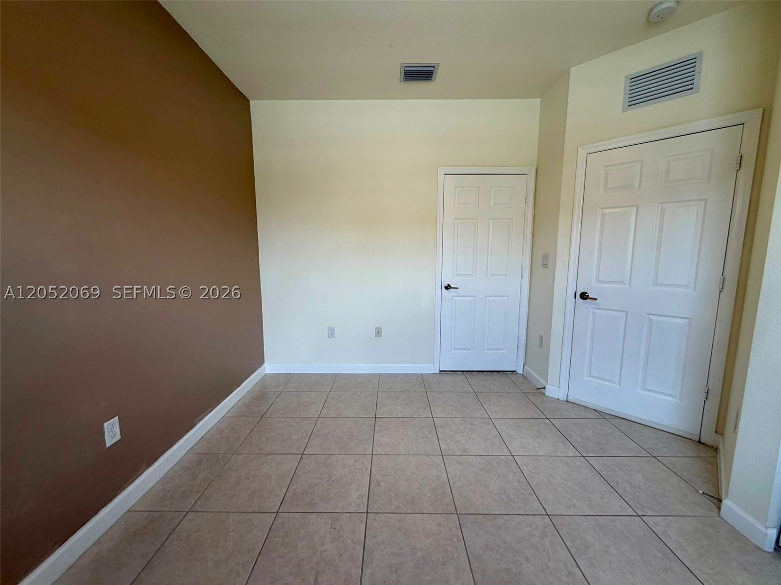 AQUABELLA NORTH REPLAT - Residential Lease