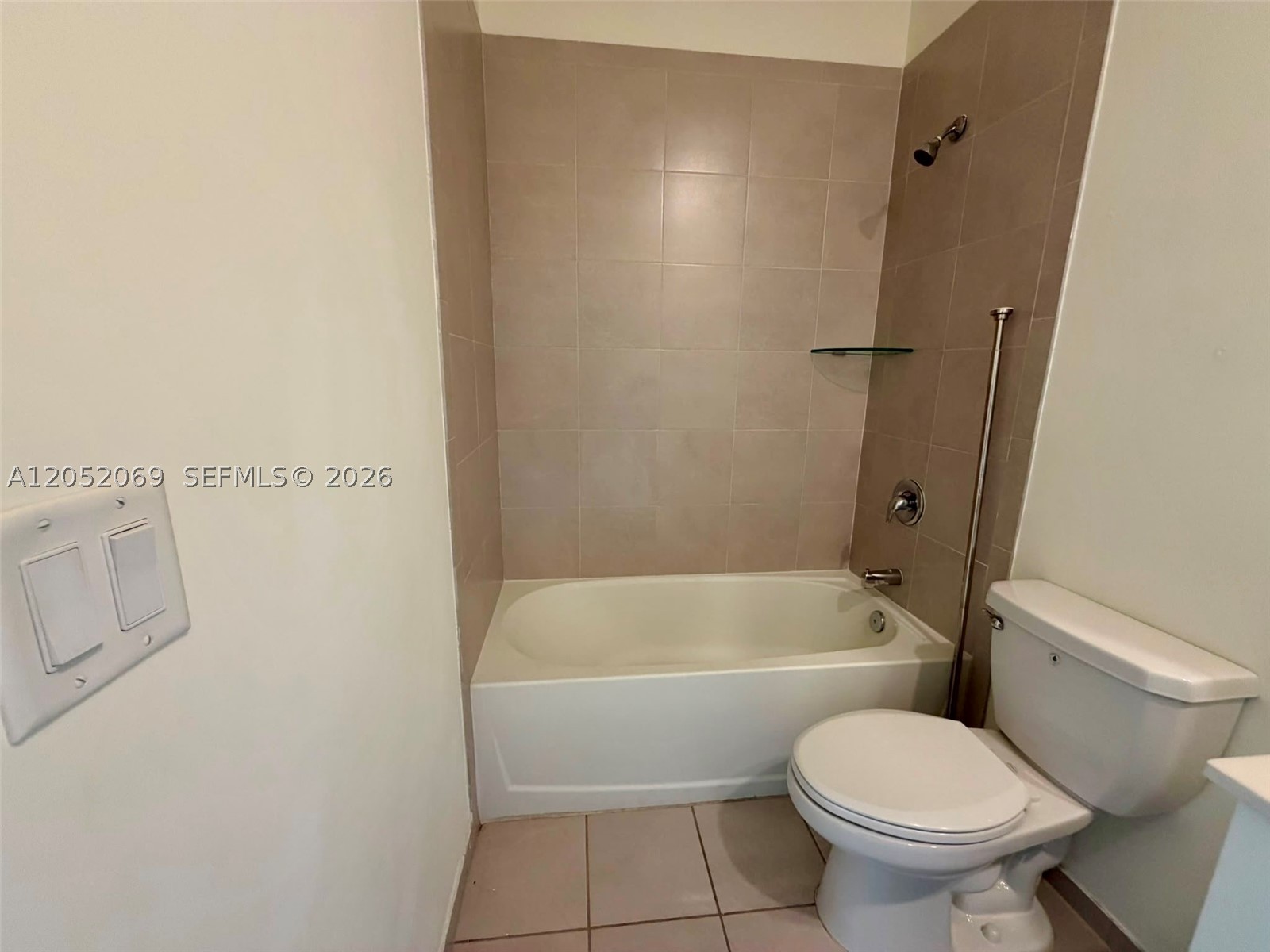 AQUABELLA NORTH REPLAT - Residential Lease