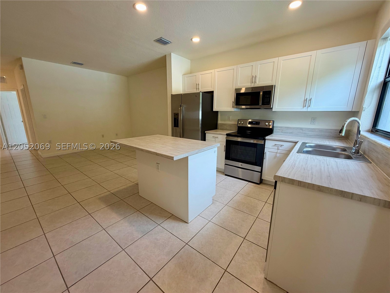 AQUABELLA NORTH REPLAT - Residential Lease