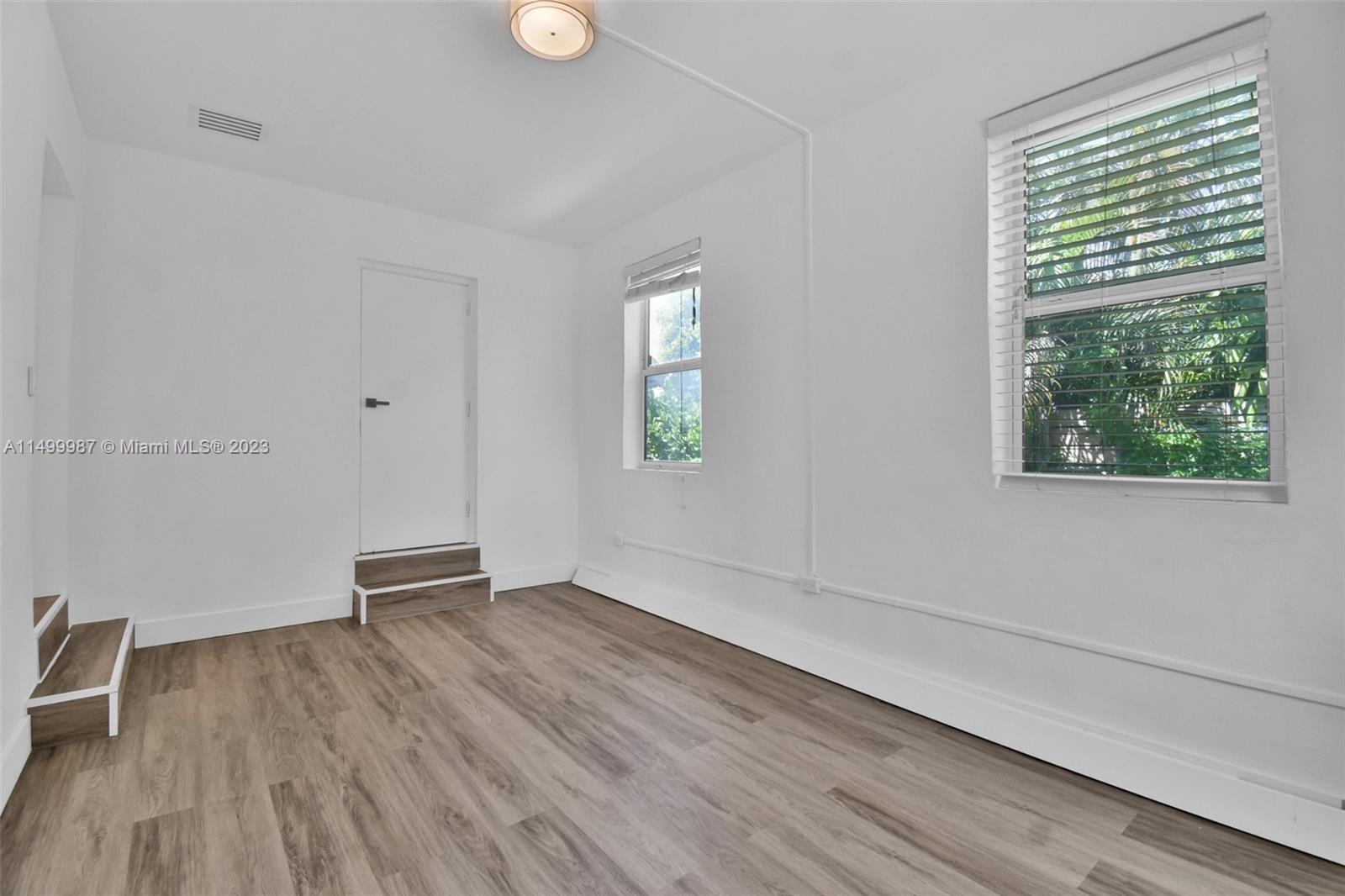 HOLLYWOOD PARK - Residential