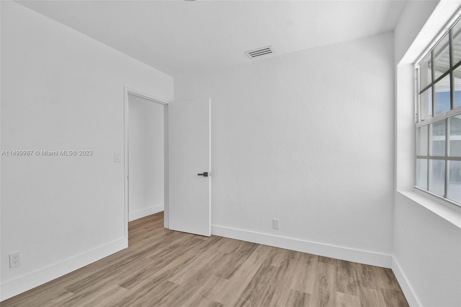 HOLLYWOOD PARK - Residential