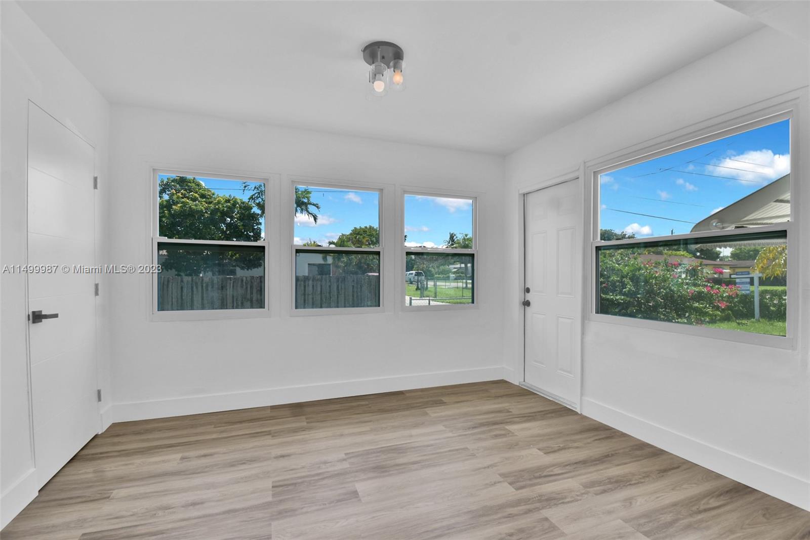 HOLLYWOOD PARK - Residential