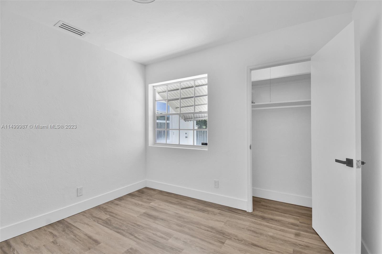 HOLLYWOOD PARK - Residential