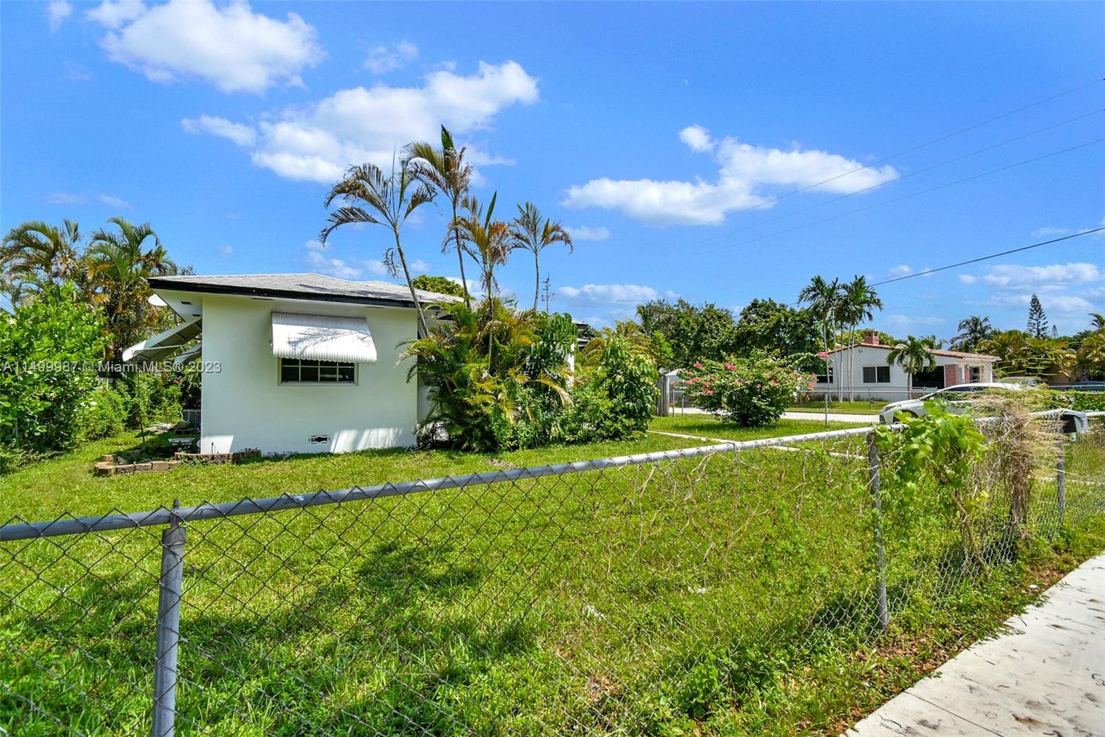 HOLLYWOOD PARK - Residential