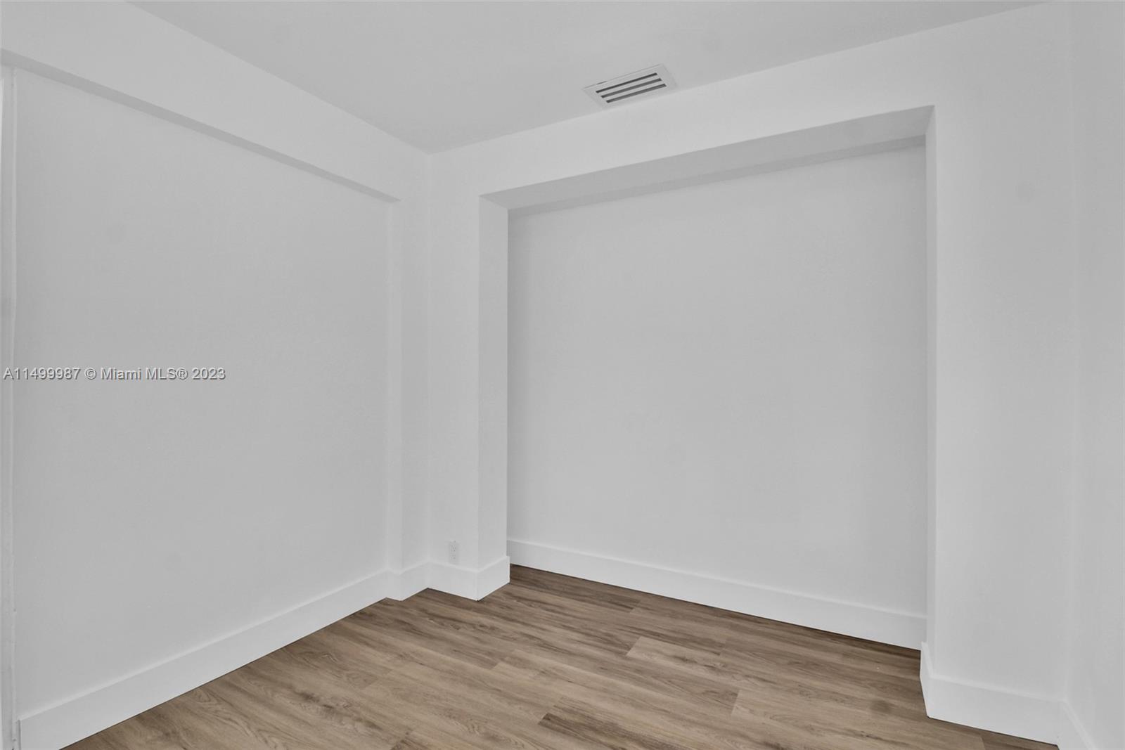 HOLLYWOOD PARK - Residential