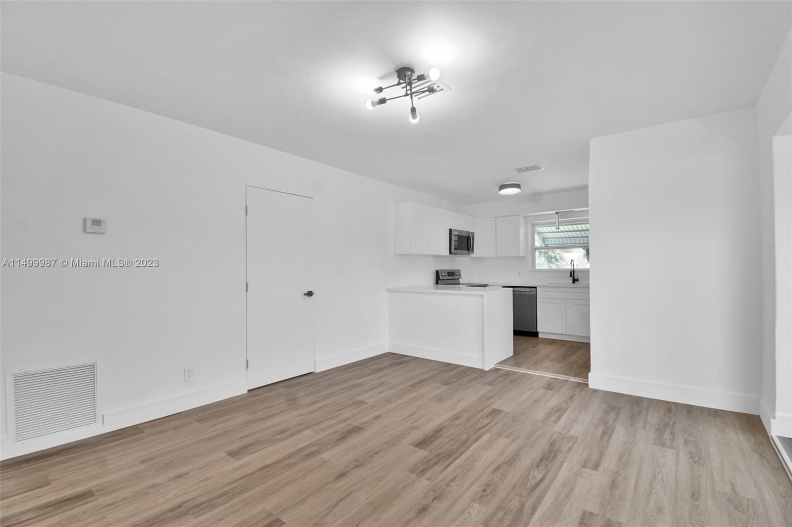HOLLYWOOD PARK - Residential