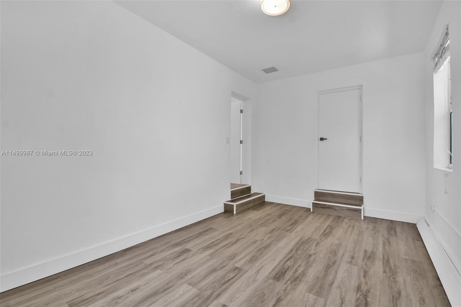 HOLLYWOOD PARK - Residential