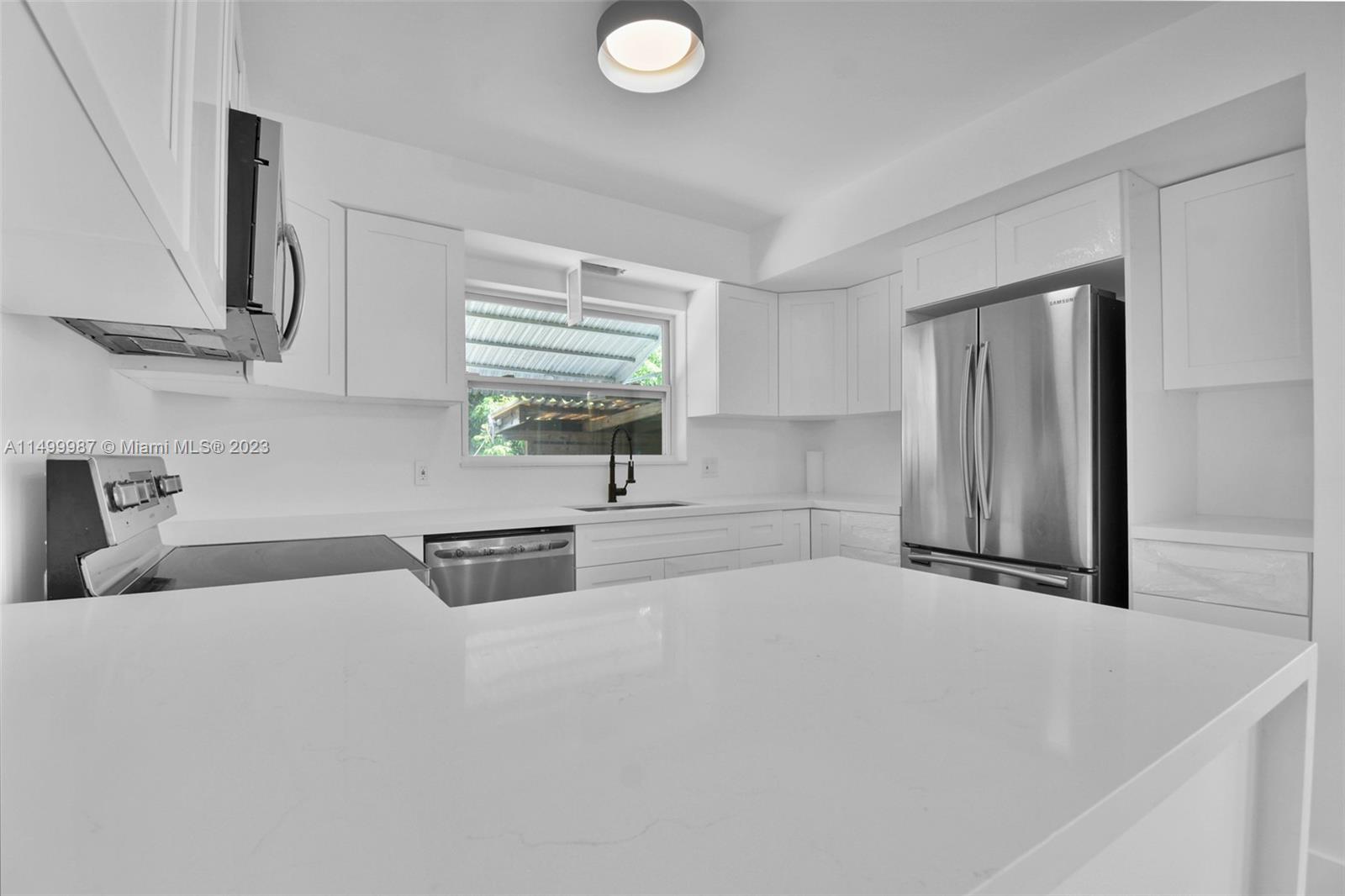 HOLLYWOOD PARK - Residential
