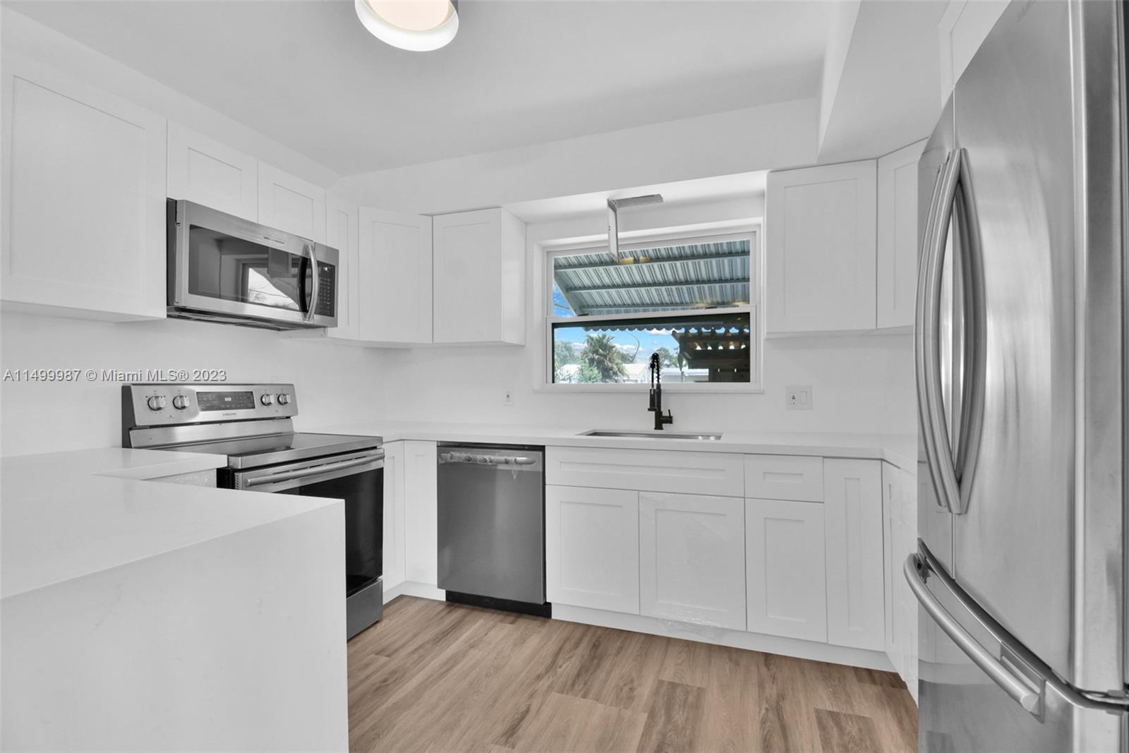 HOLLYWOOD PARK - Residential