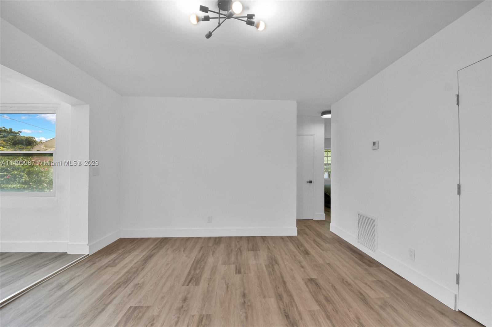 HOLLYWOOD PARK - Residential