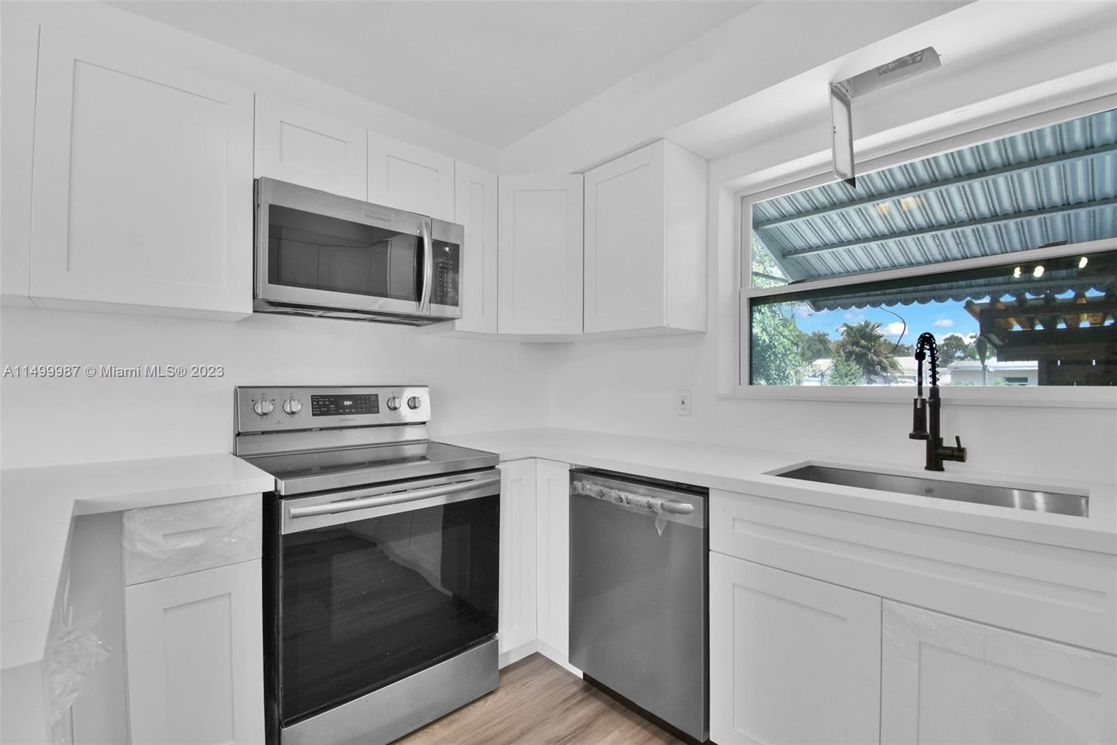 HOLLYWOOD PARK - Residential