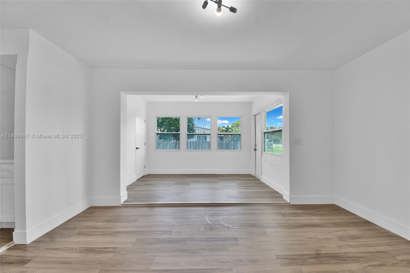 HOLLYWOOD PARK - Residential