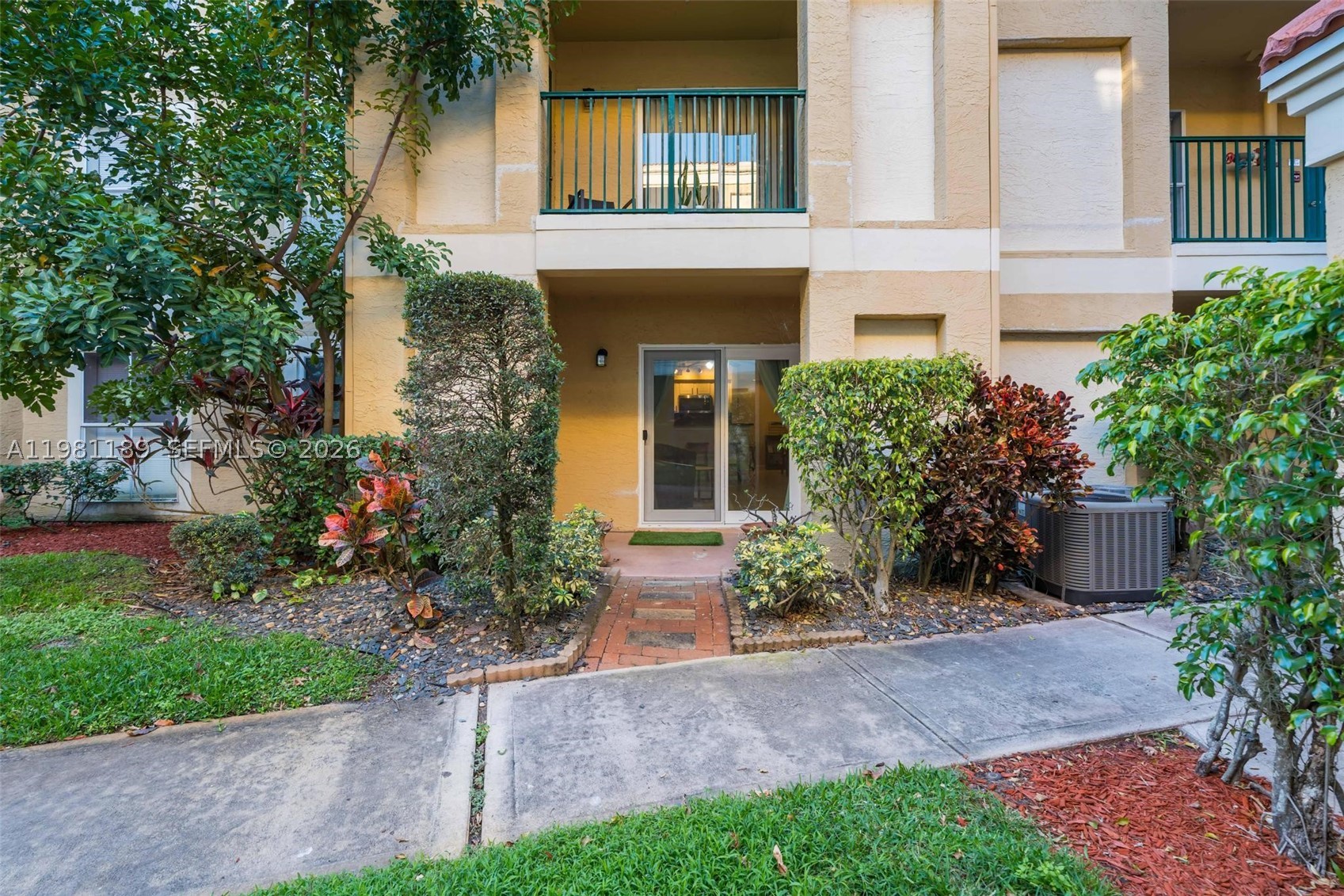 SAVANNAH AT RIVERSIDE CON - Residential